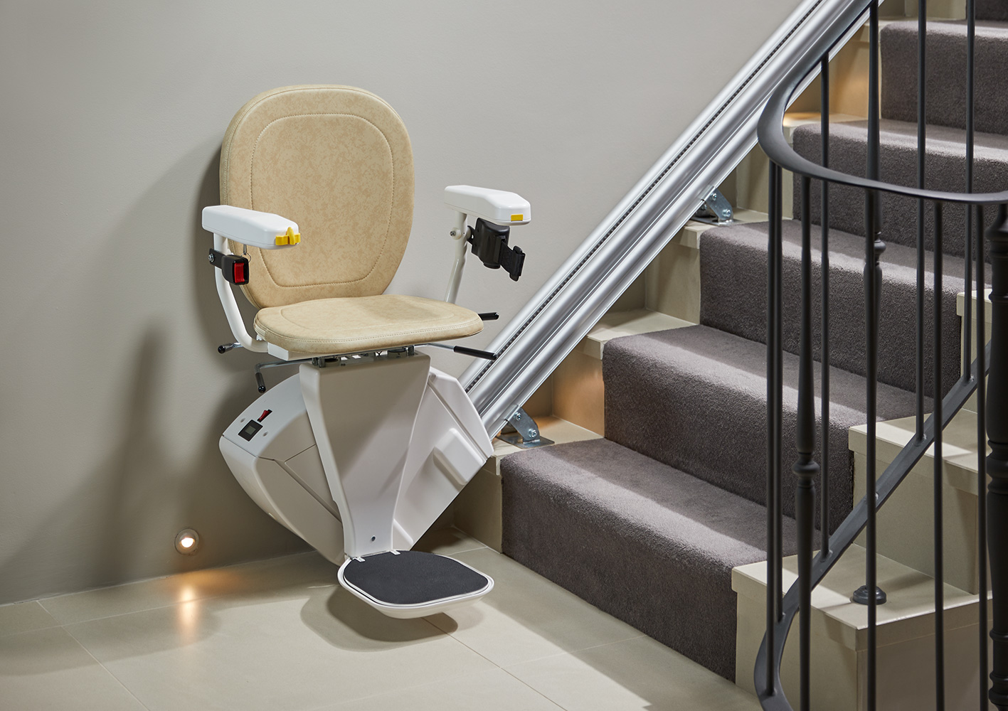 bespoke-stairlifts-synergy-straight-02-hero-web